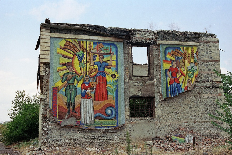 Illustration for article titled The Most Dangerous Modern Ruins for Thrillseekers and Urban Explorers